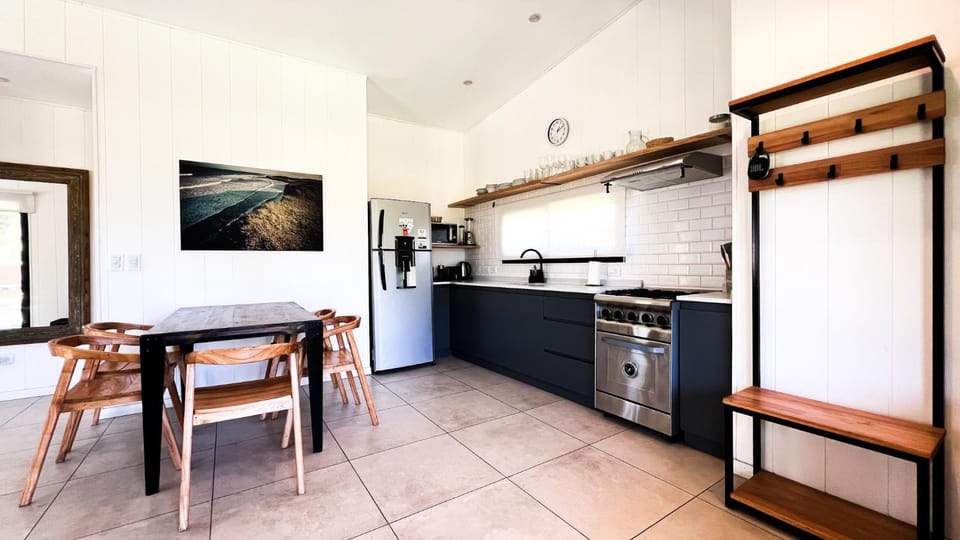 Dining area, kitchen