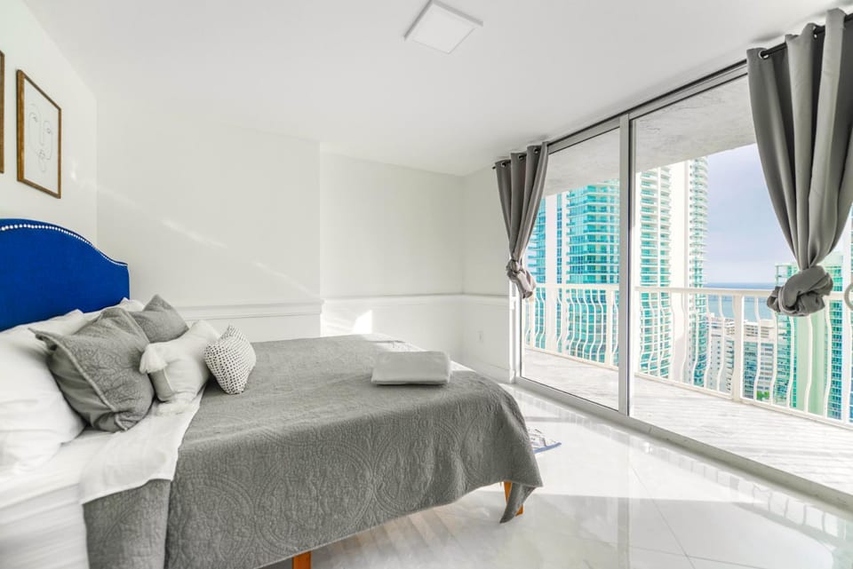 Bed, View (from property/room), Balcony/Terrace, Bedroom, air conditioner