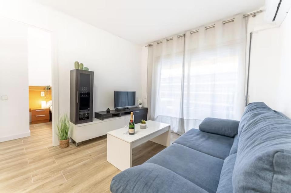 Salou Moderno Cozy 5pax Wifi AA Parking Apartment in Salou