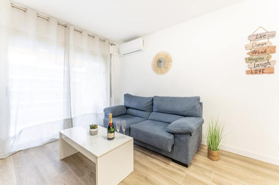 Salou Moderno Cozy 5pax Wifi AA Parking Apartment in Salou