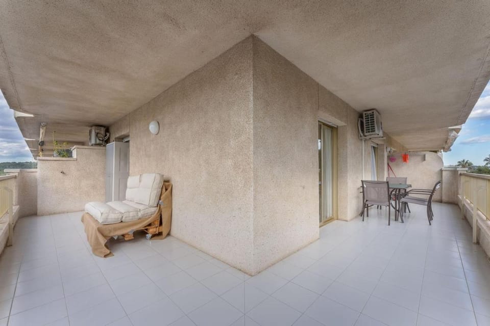 Salou (5pax) Cozy Wifi Chillout PortAventura Apartment in Salou