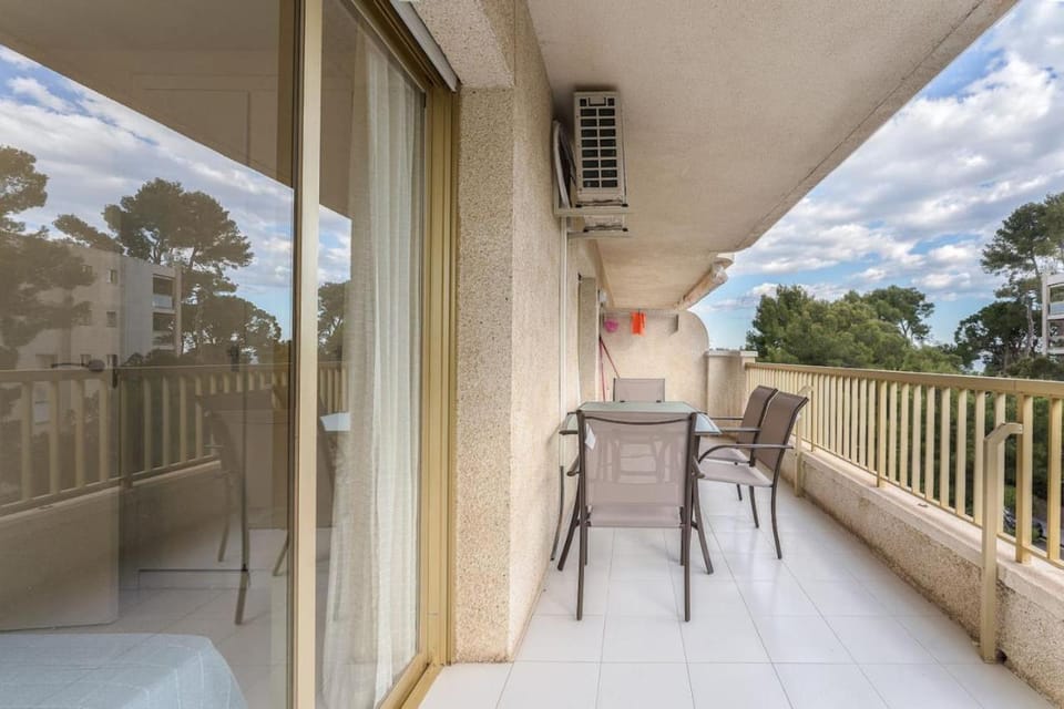 Salou (5pax) Cozy Wifi Chillout PortAventura Apartment in Salou