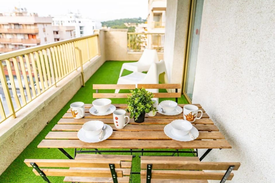 Salou Luxury Stay Beach Pool WiFi AC Apartment in Salou