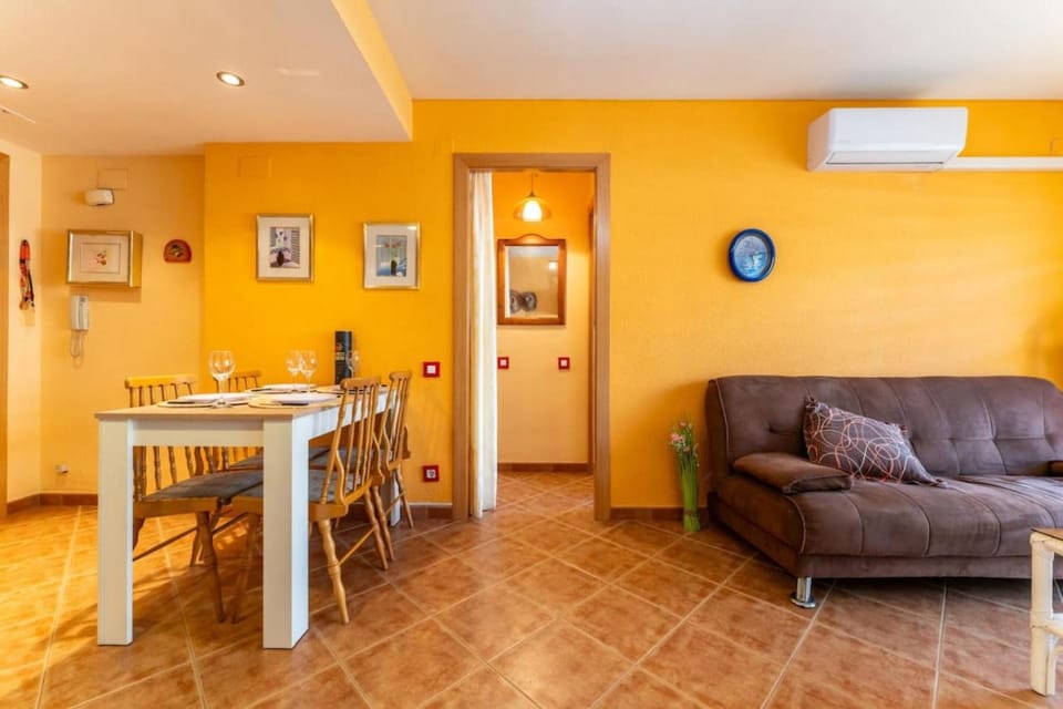 Rodeo Salou (4Pax) Wifi Port Aventura Parking Apartment in Salou