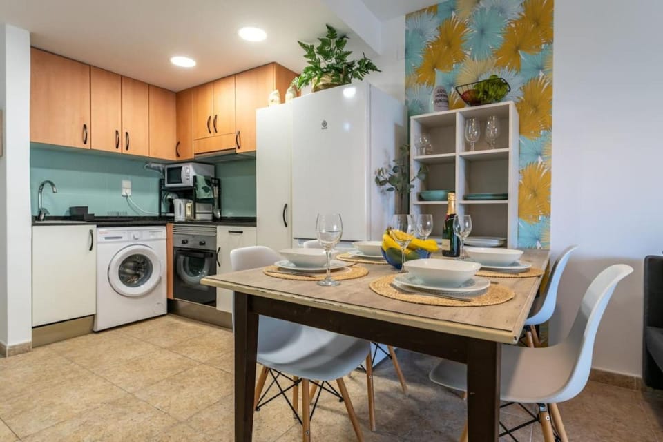 Honolulu (6pax) Acogedor Calido Wifi Parking Apartment in Salou