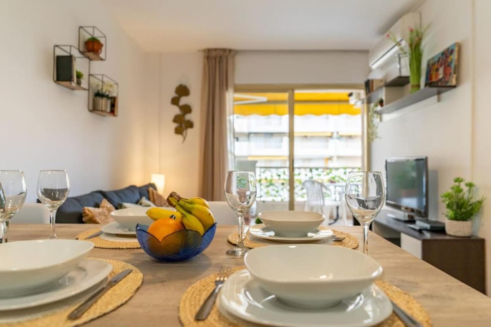 Honolulu (6pax) Acogedor Calido Wifi Parking Apartment in Salou