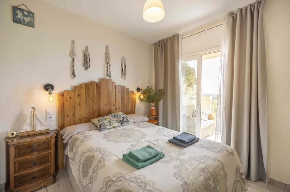 Salou Luxe Stay Chill-out Cozy ( 2BR ) Parking Apartment in Salou