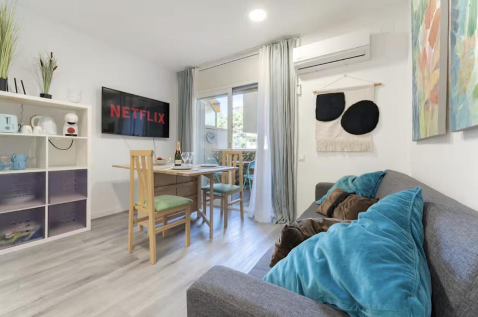 Salou (3pax) Charm Cozy Lovely AC WiFi Apartment in Salou