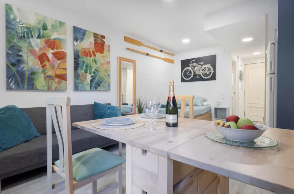 Salou (3pax) Charm Cozy Lovely AC WiFi Apartment in Salou
