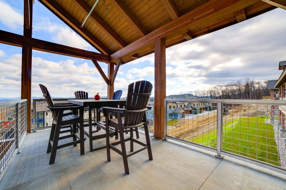 Ski-in/Out Townhome w/ Views at Okemo Resort! House in Mount Holly