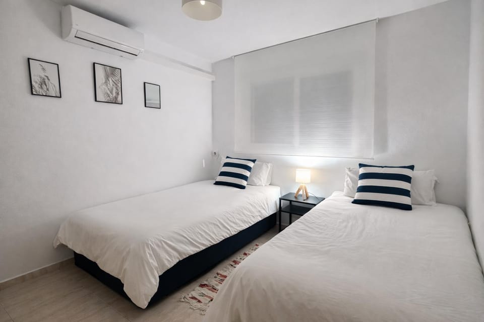 Bed, Photo of the whole room, Bedroom, air conditioner
