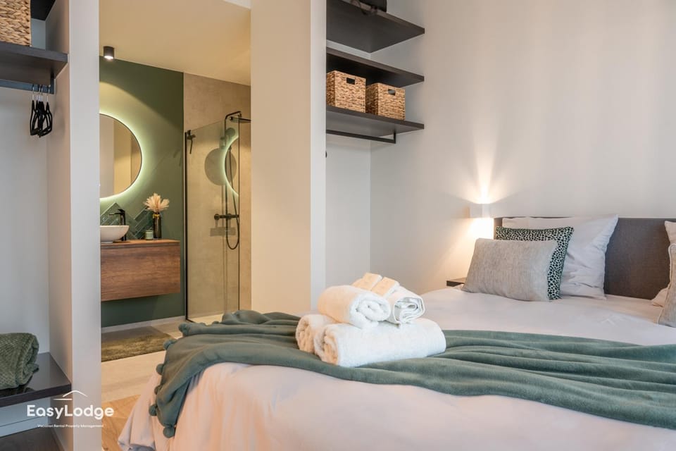 Bed, Bathroom, towels