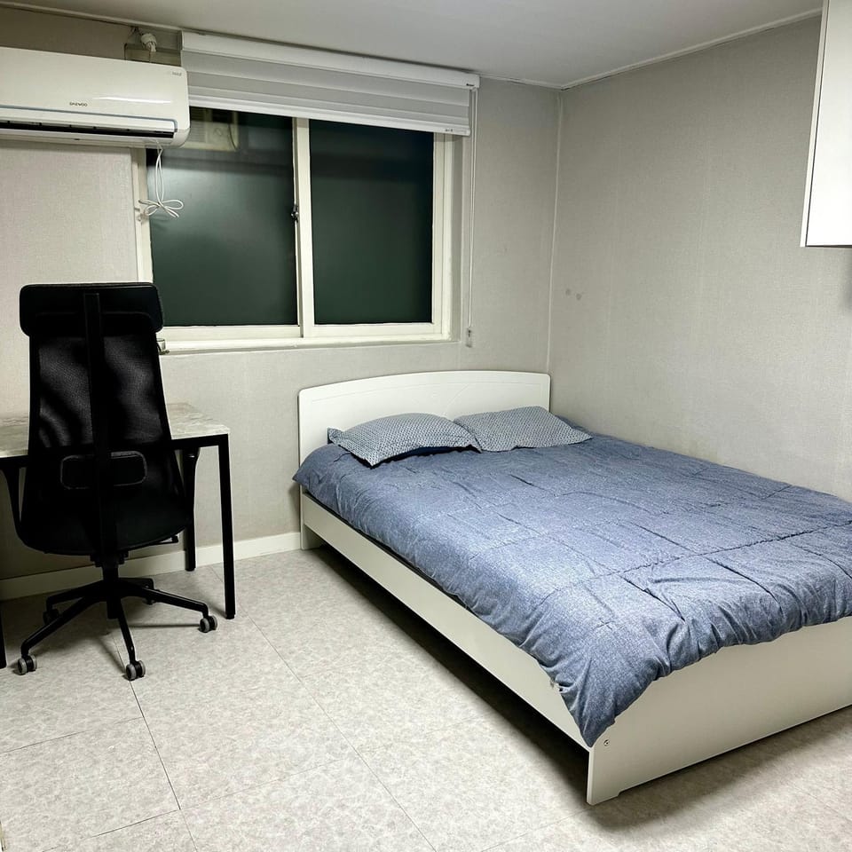 NJ Affordable and cozy accommodation near Nakseongdae Station Apartment in Seoul