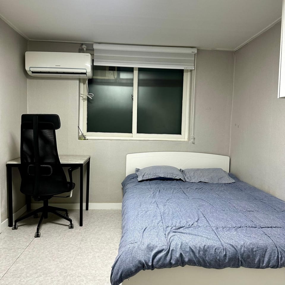 NJ Affordable and cozy accommodation near Nakseongdae Station Apartment in Seoul