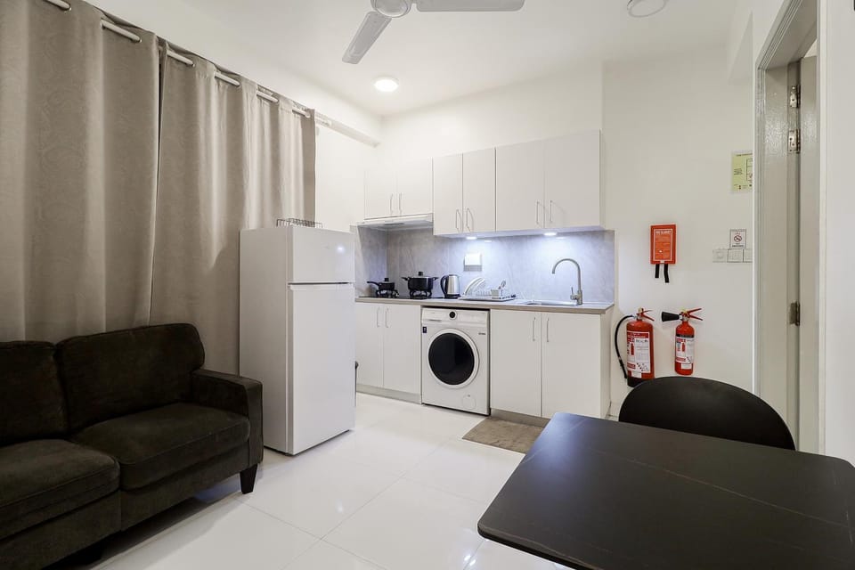 Kitchen or kitchenette, stove, washing machine