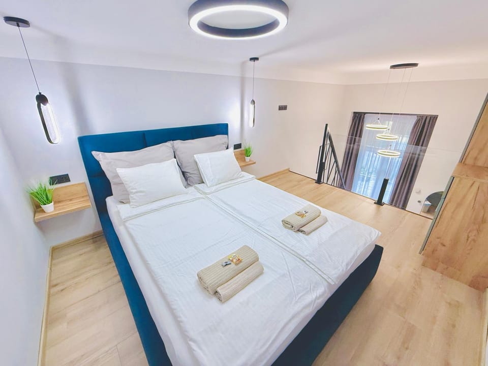 Bed, Bedroom, towels, wardrobe