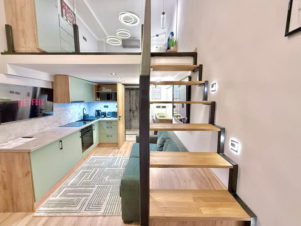 Kitchen or kitchenette, Dining area, minibar, oven, stove, washing machine