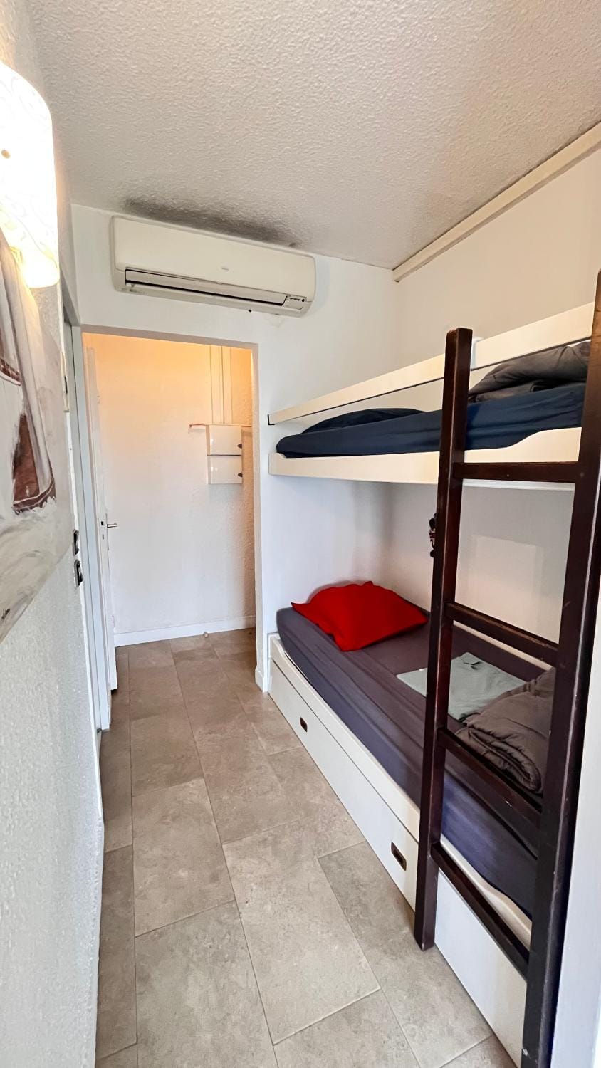 bunk bed