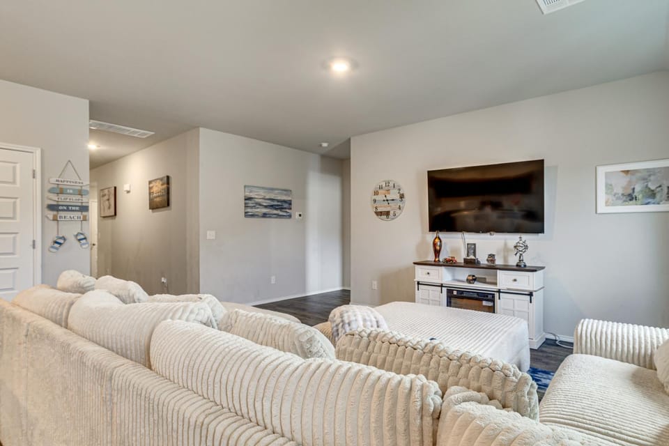 Families w/ Pets Welcome! Home 22 Mi to Dtwn OKC House in Oklahoma City