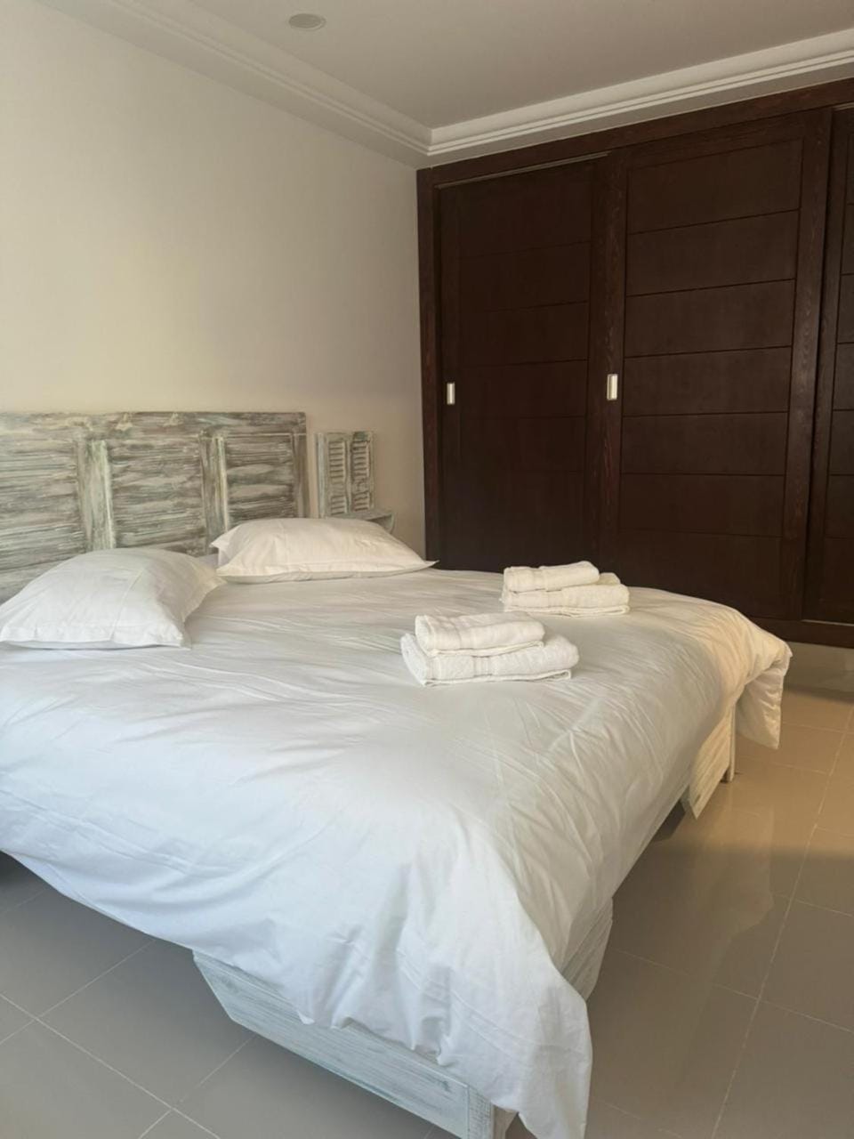 Bed, Bedroom, towels, wardrobe