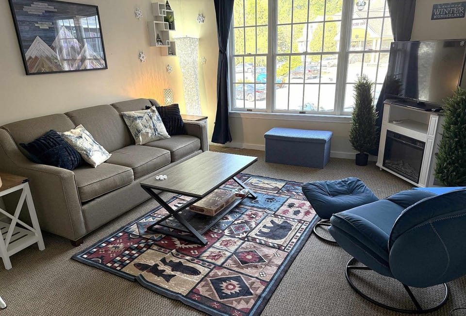 Mountain Relaxation Suite at Jiminy Peak-Ski On Off- Sleeps 4 - All Season Fun Apartment in Lanesborough