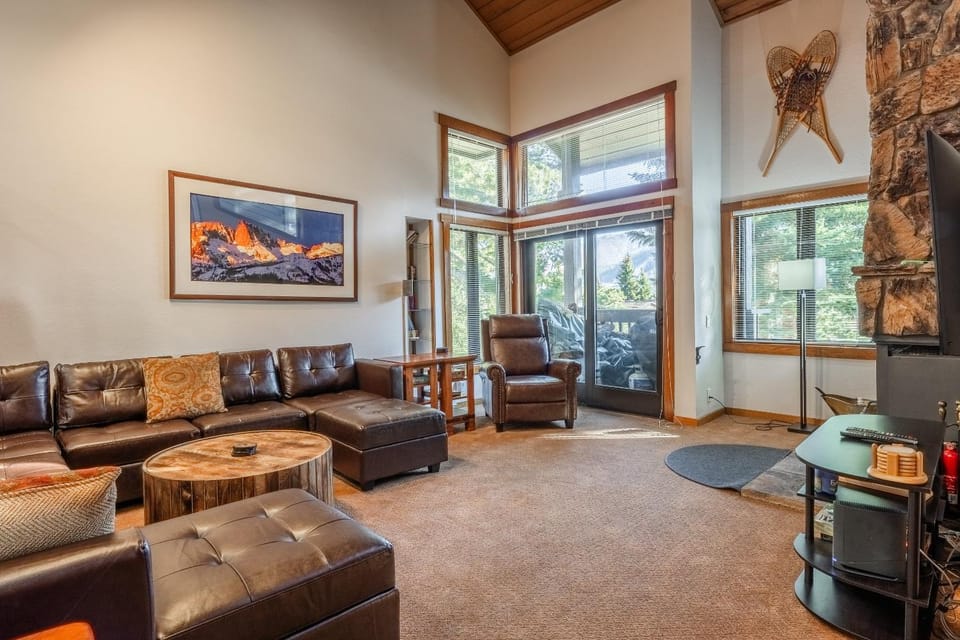 Snowcreek #482 - Updated ! 3 Bedroom + Loft, 2 Bathroom, Sleeps 10! House in Mammoth Lakes