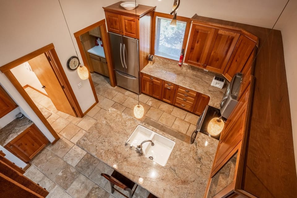 Snowcreek #482 - Updated ! 3 Bedroom + Loft, 2 Bathroom, Sleeps 10! House in Mammoth Lakes