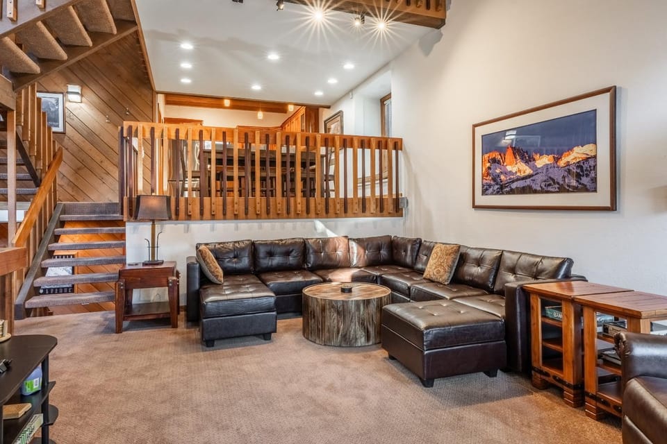 Snowcreek #482 - Updated ! 3 Bedroom + Loft, 2 Bathroom, Sleeps 10! House in Mammoth Lakes