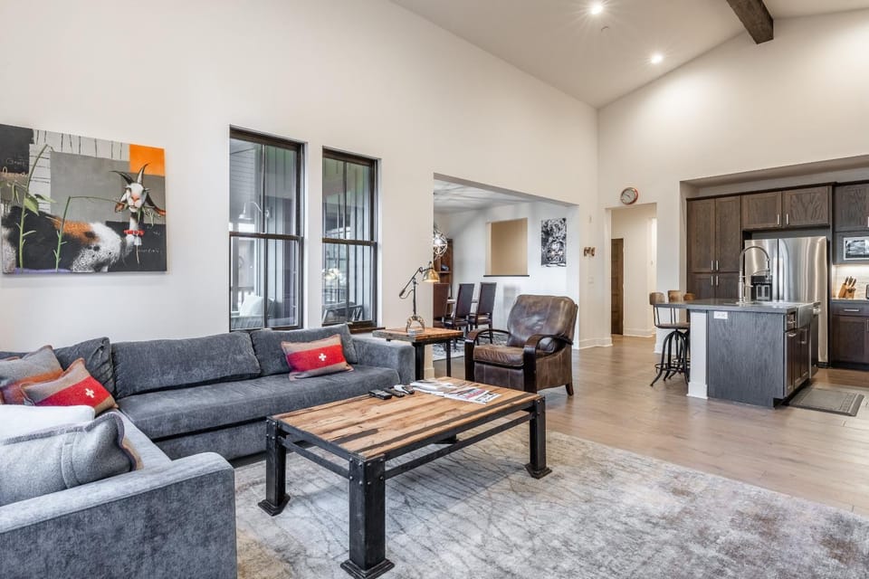 Newly Built Townhome in Snowcreek Creekhouse #1324 Three Bed Three Baths Sleeps 8! Mountain Views! House in Mammoth Lakes