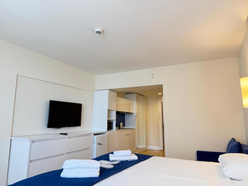 Communal lounge/ TV room, Bed, TV and multimedia, Kitchen or kitchenette, Photo of the whole room, Evening entertainment, Bedroom, hair dresser, minibar