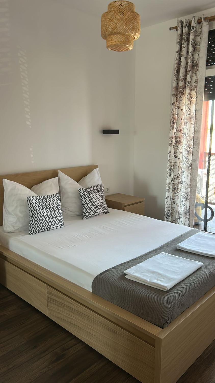 Bed, Photo of the whole room, Bedroom