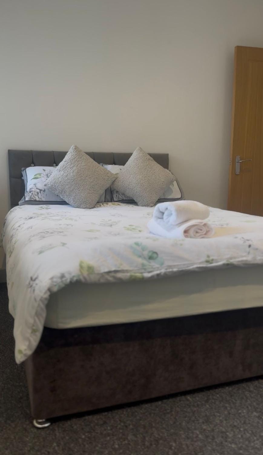 Spacious 2 Bedroom Flat City Centre Apartment in England