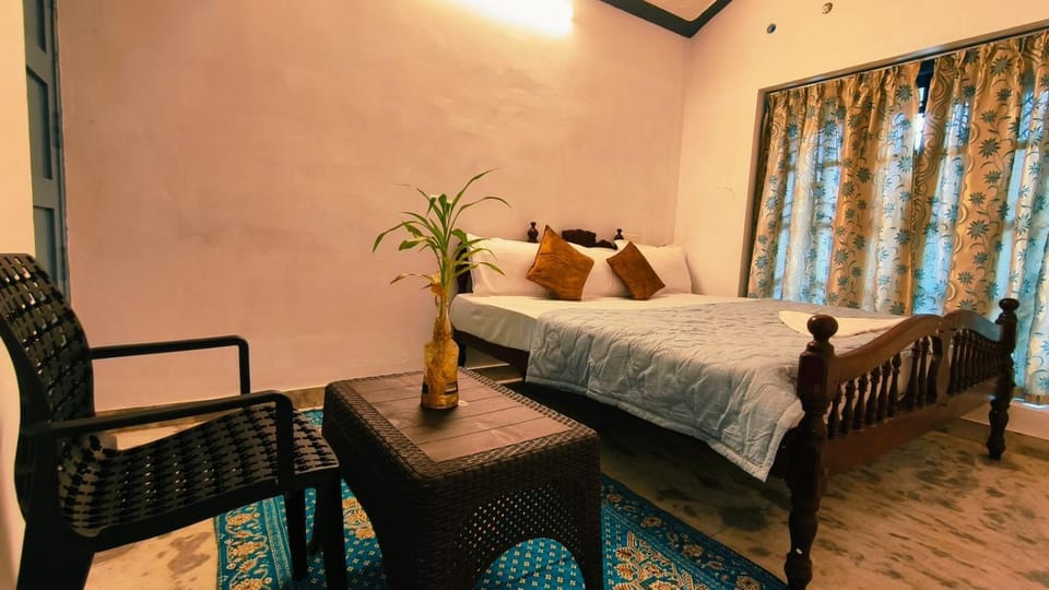 Bed, Living room, Photo of the whole room, Seating area