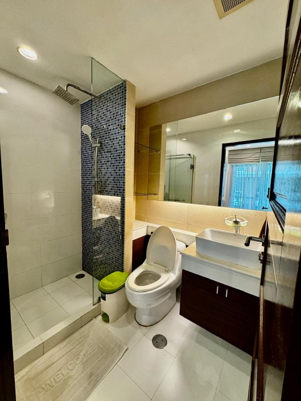Bathroom, towels