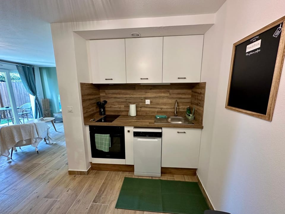 Kitchen or kitchenette, dishwasher, oven, stove
