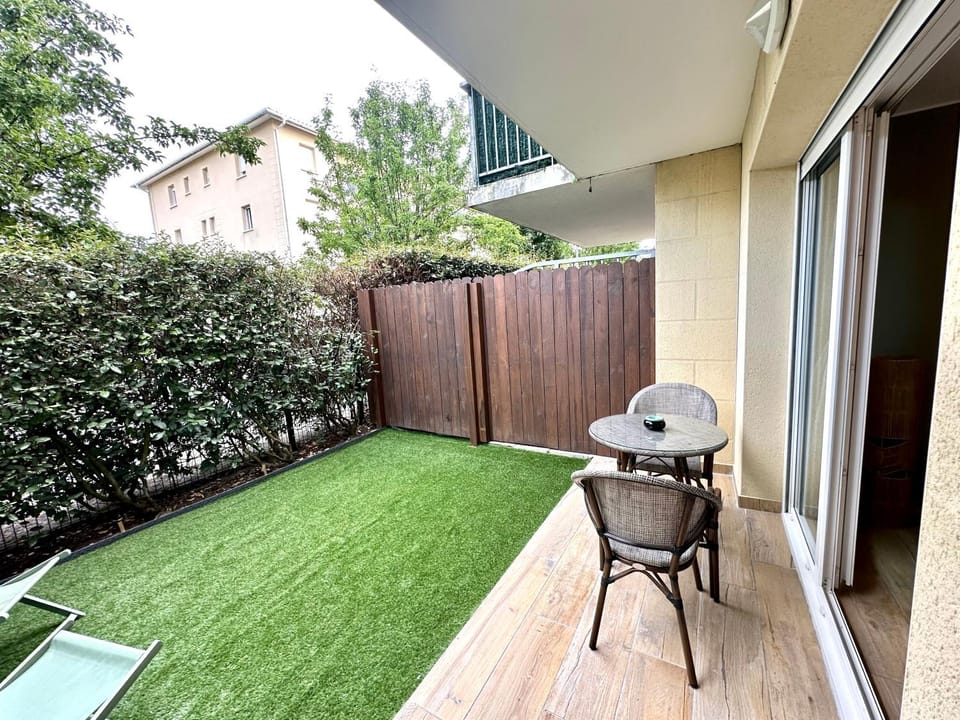 Patio, Garden, Balcony/Terrace