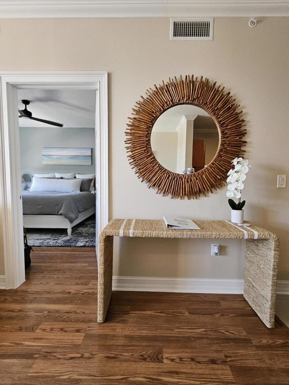 Serene Marina Views await at this One-Bedroom Gem! House in Lantana