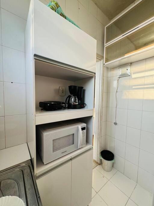 Kitchen or kitchenette, minibar, stove, toaster