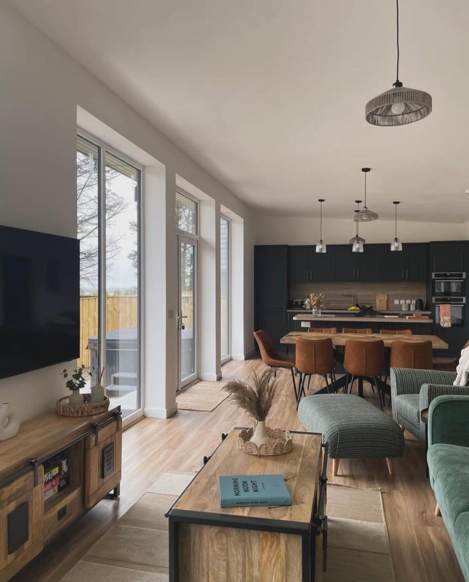 Communal lounge/ TV room, TV and multimedia, Kitchen or kitchenette, Living room, Seating area, Dining area, Evening entertainment