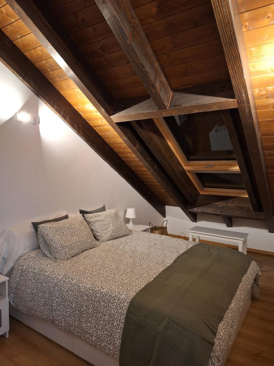Photo of the whole room, Bedroom