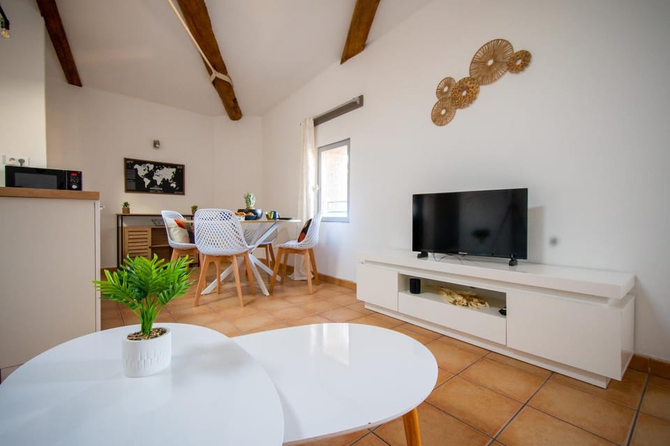 TV and multimedia, Living room, Dining area