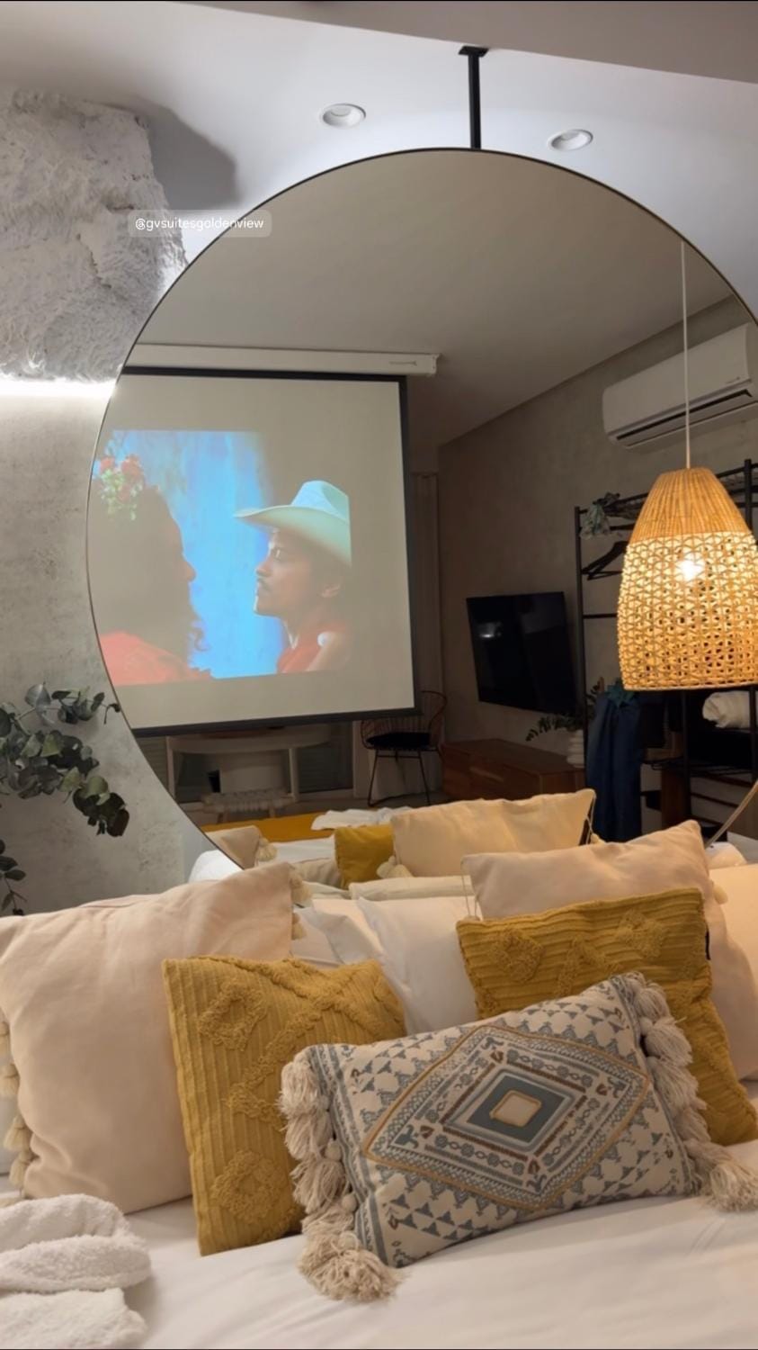 Bed, TV and multimedia, Photo of the whole room, Bedroom