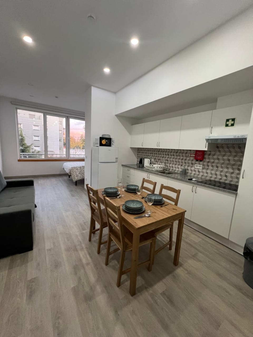 Kitchen or kitchenette, Dining area, stove
