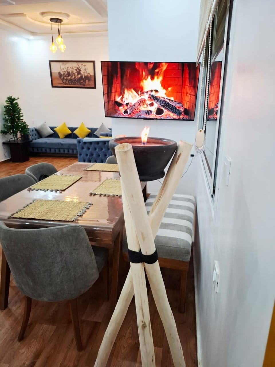 Seating area, Dining area