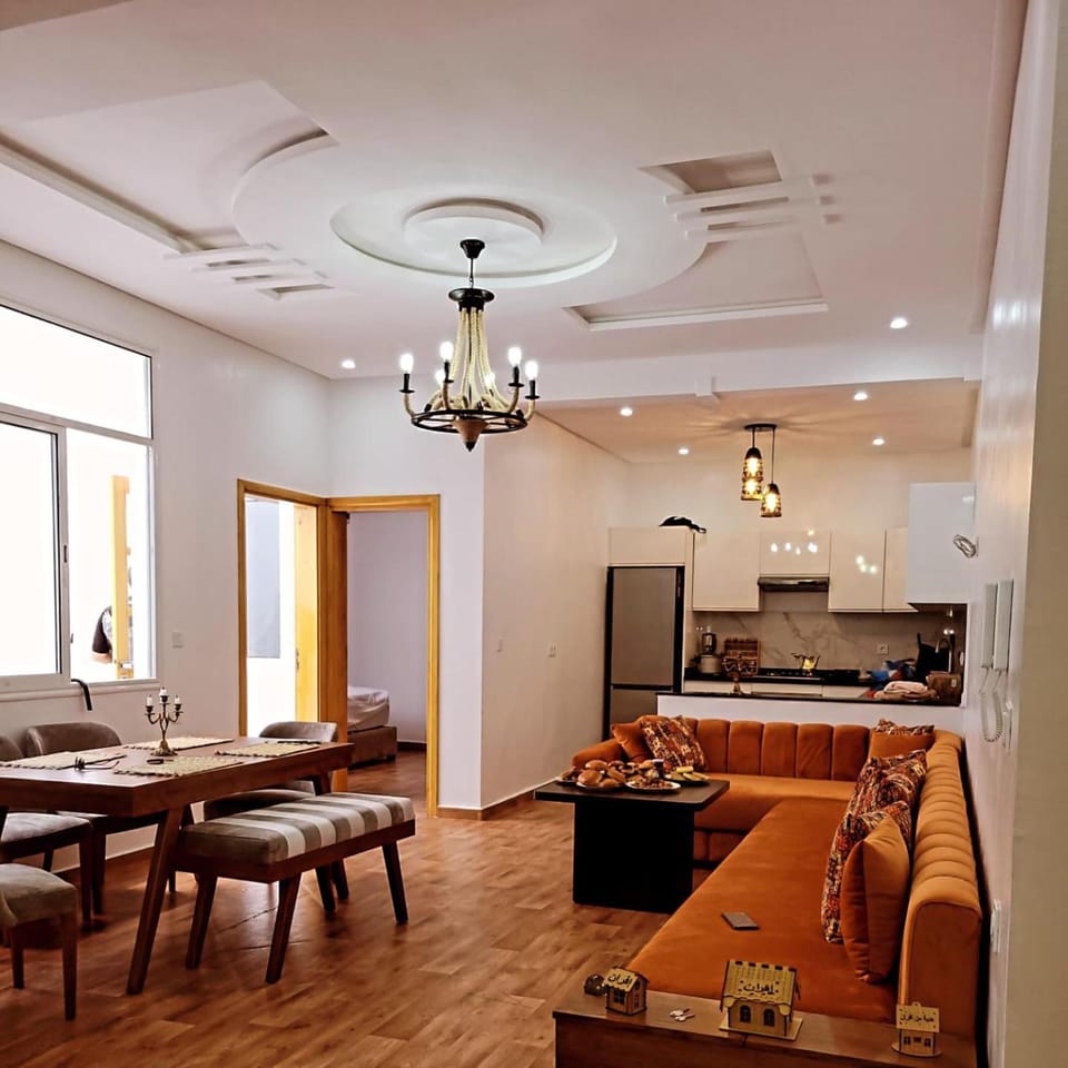 Kitchen or kitchenette, Living room, Seating area, Dining area