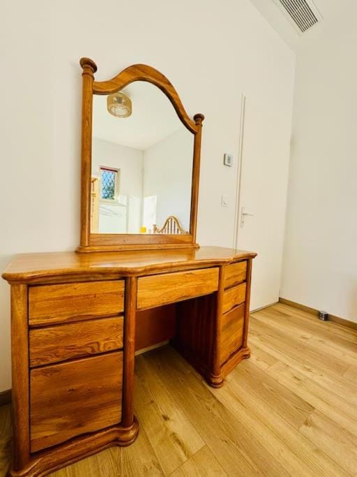 Villa Florida, Apt 8 prs, Piscine, Clim, Parking Apartment in Antibes