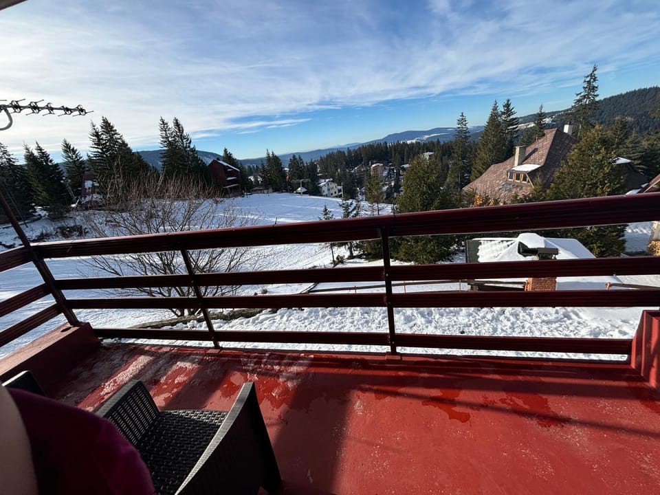 View (from property/room), Balcony/Terrace, Mountain view