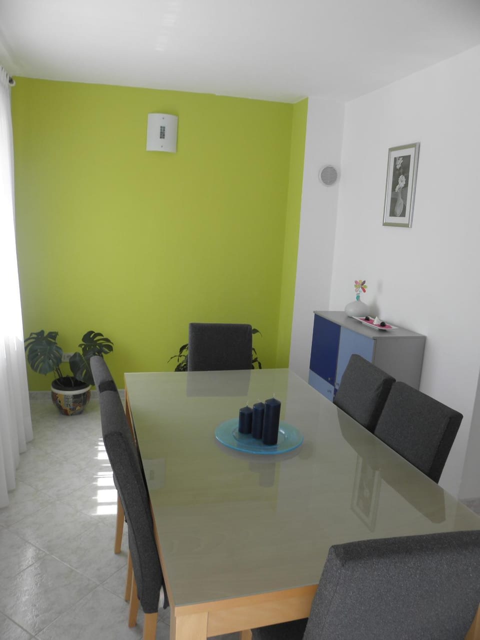 Dining area, Food