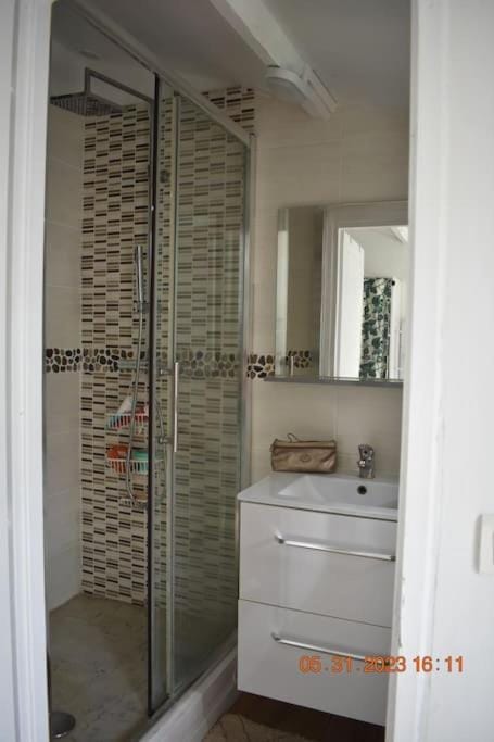confortable studio à Marignane Apartment in Marignane
