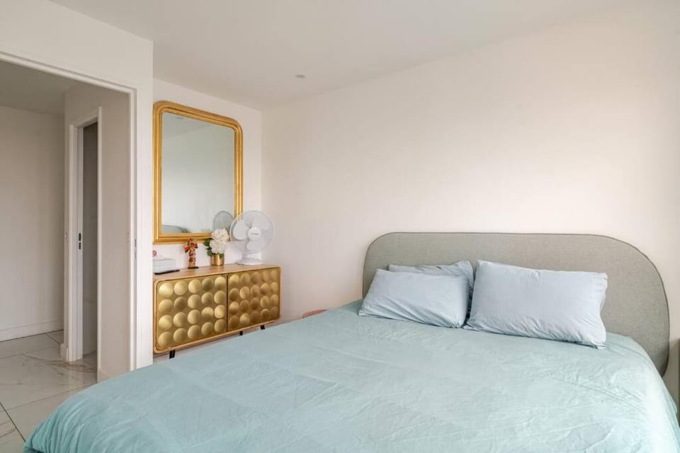 Nice Apartment with amazing view of Paris with private Parking Apartment in Paris